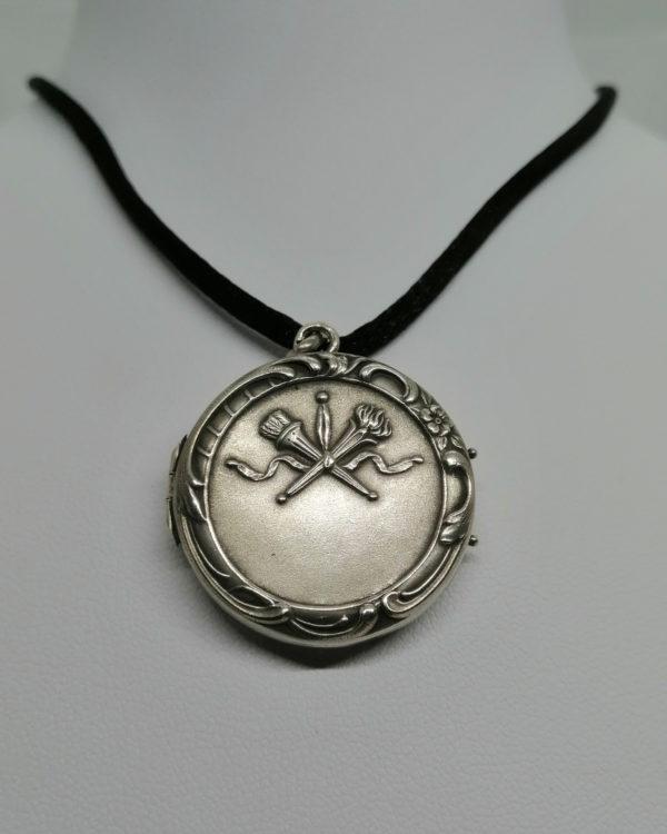 Pendentif argent, porte-photo, avec allégories et décor floral, Art Nouveau. – Image 5