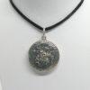 Pendentif argent, porte-photo, avec décor d'un panier de fleurs, 1900.