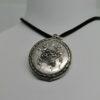 Pendentif argent, porte-photo, avec décor d'un panier de fleurs, 1900. – Image 5