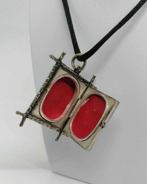 Pendentif argent, porte-photo, décor japonisant, Art Nouveau vers 1900. – Image 4