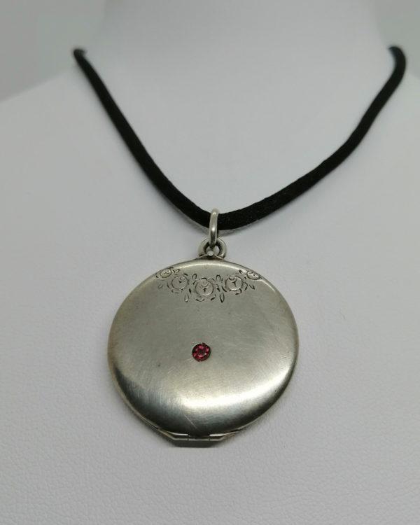 Pendentif argent, porte-photo, rond sobre fleur et petite pierre, 1900-20. – Image 2