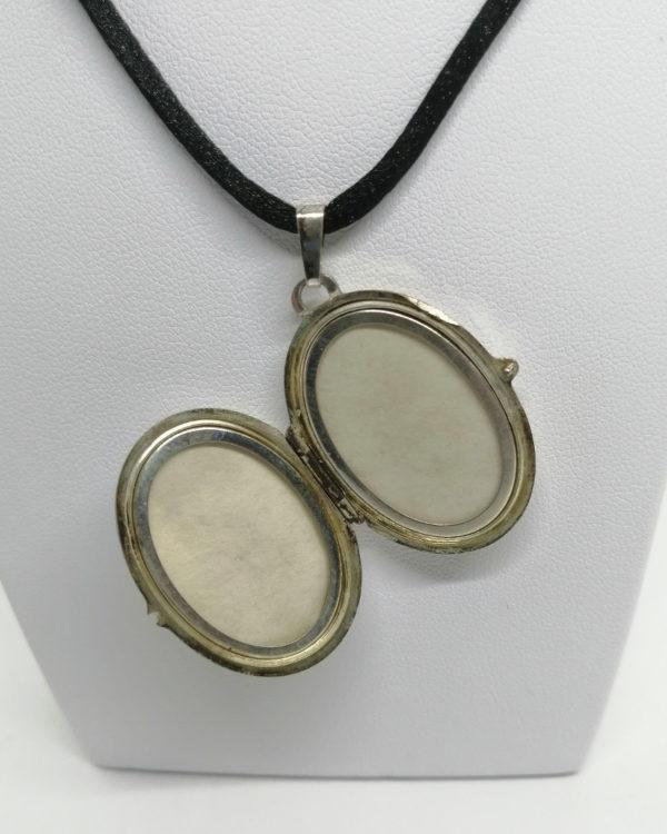 Pendentif argent, porte-photo, décor émaillé de fleurs, 1930-40. – Image 4