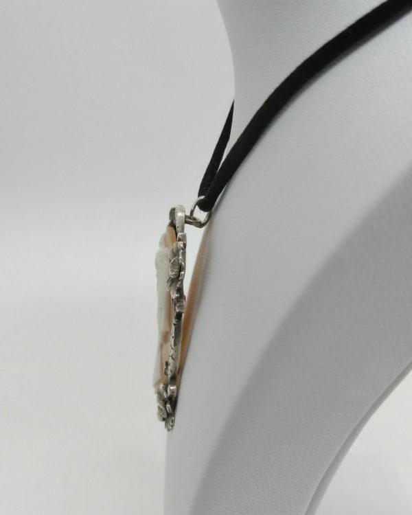 Pendentif argent, cadre aux marguerites et camée portrait, Art Nouveau. – Image 2