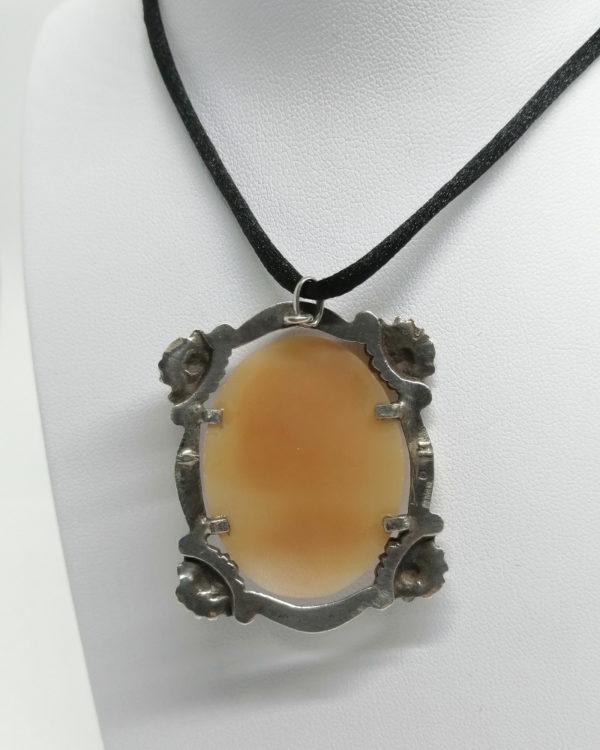 Pendentif argent, cadre aux marguerites et camée portrait, Art Nouveau. – Image 3