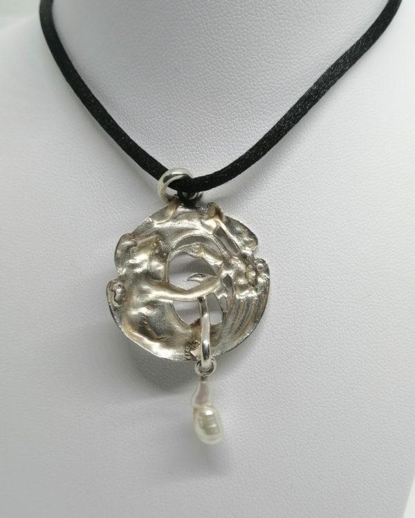 Pendentif argent, ajouré, décor femme et joncs, Art Nouveau ,1900. – Image 4