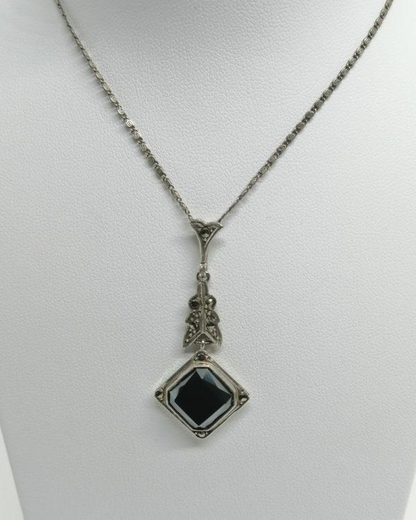 Pendentif argent, avec pavage marcasites et hématite centrale, Art Déco vers1925-30.