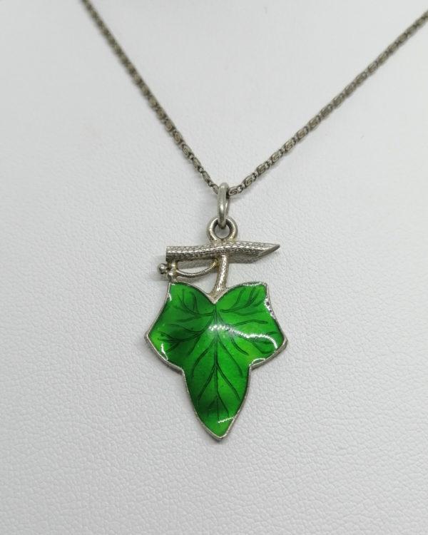 Pendentif argent, feuille de vigne émail guilloché, Art Nouveau, vers 1900. – Image 2