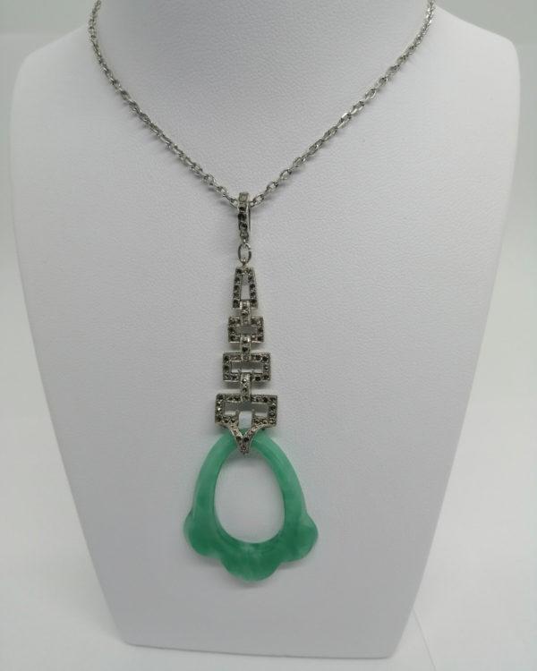 Pendentif argent, structuré et pavé de marcasites, pampille en pâte de verre, rare, Art Déco .