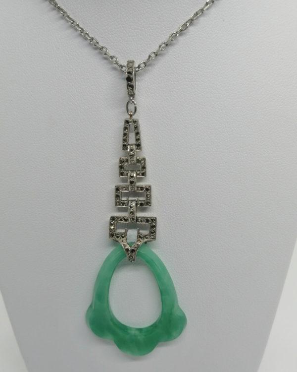 Pendentif argent, structuré et pavé de marcasites, pampille en pâte de verre, rare, Art Déco . – Image 2