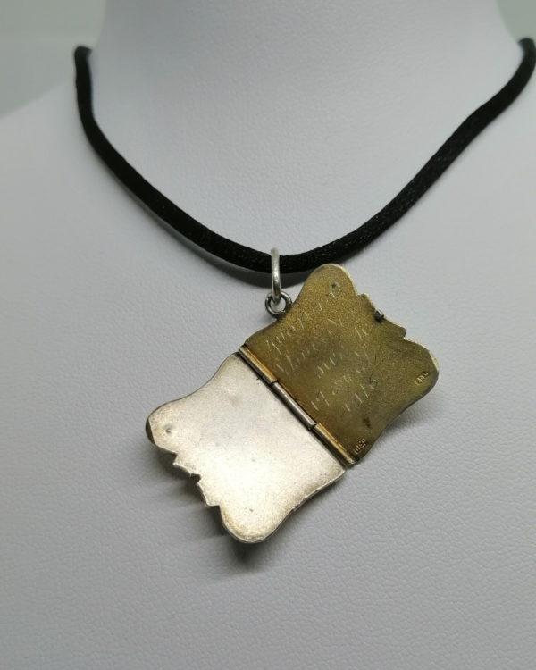 Pendentif argent, carnet souvenir, décor femme aux fleurs, Art Nouveau, 1900. – Image 4
