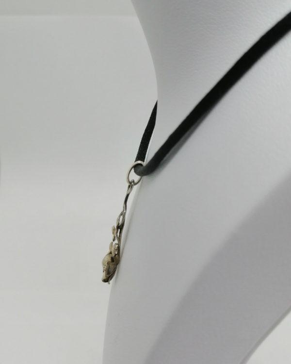 Petit pendentif argent, représentant une rose et feuillage, vers 1900. – Image 3