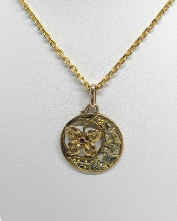 Pendentif en plaqué or rose et vert, motif de trèfle à quatre feuilles, Art Nouveau. – Image 2