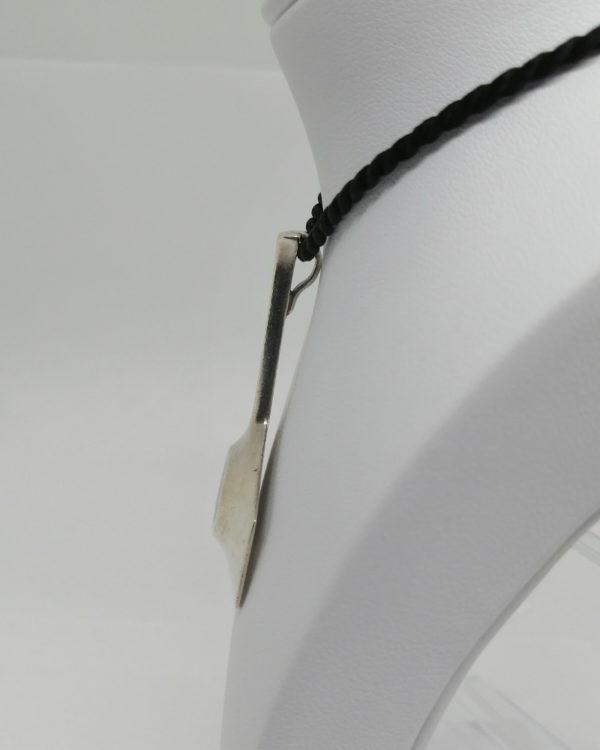Pendentif argent, de forme couperet, intérieur en émail guilloché, signé David Andersen, Norvège, vers 1960. – Image 3