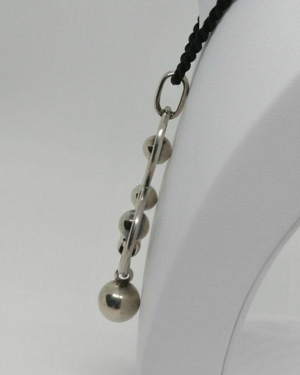 Pendentif argent, avec cercles et boules, Français vers 1960-70. – Image 2