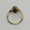 Bague or jaune, de forme ovale et ajourée, sertie de roses de diamants, 1925. – Image 3