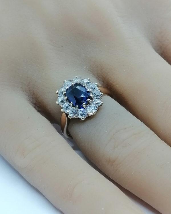 Bague en or jaune, marguerite avec saphir et diamants taille ancienne, vers 1925-30. – Image 5