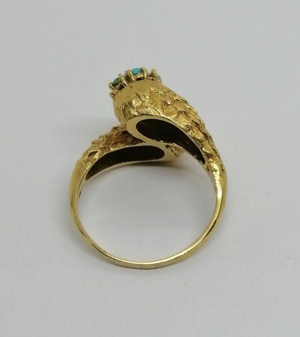 Bague en or jaune, façon cornes d'abondances et sertie de turquoises, vers 1930-40. – Image 3
