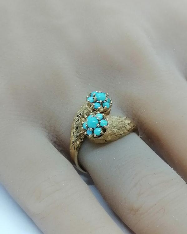 Bague en or jaune, façon cornes d'abondances et sertie de turquoises, vers 1930-40. – Image 4