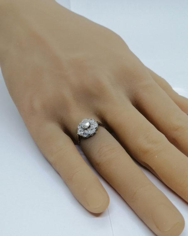 Bague or gris et sertie platine, marguerite de diamants de taille ancienne, 1900. – Image 6