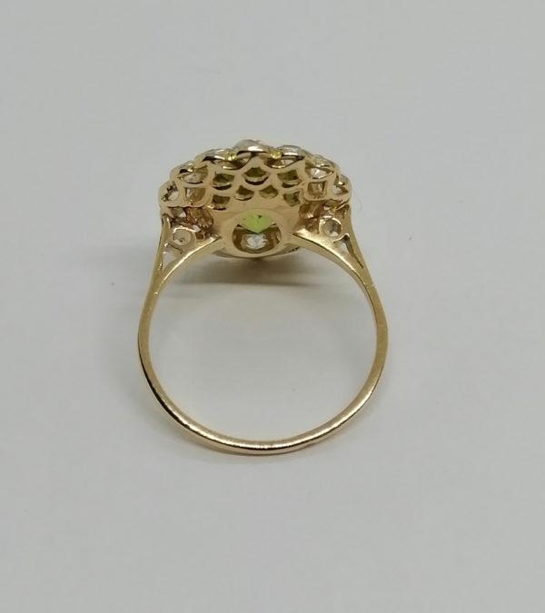 Bague en or jaune, marguerite avec diamants et péridot, vers 1925. – Image 3