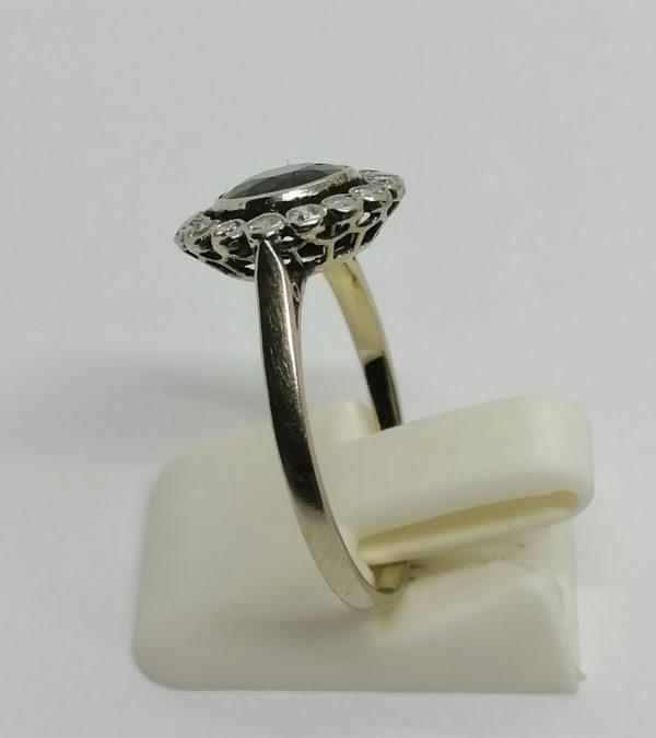 Bague en or gris, ronde avec saphir et petits diamants, vers 1930, Art Déco. – Image 3