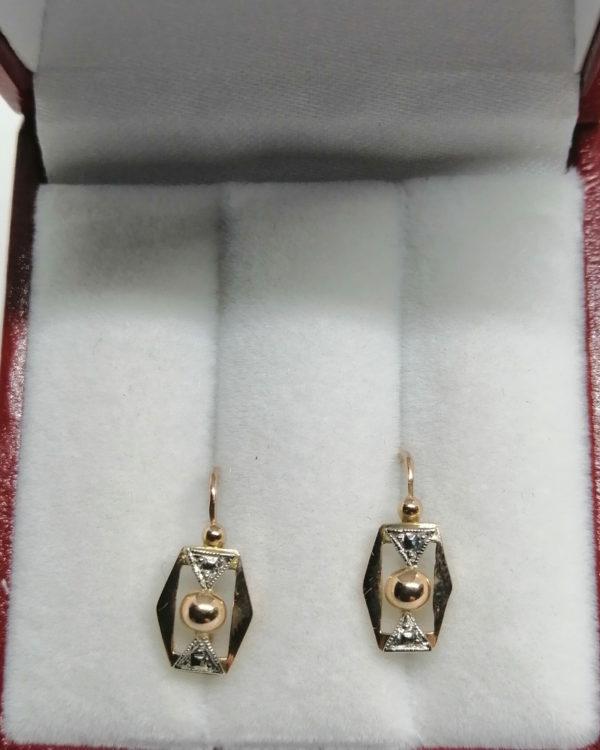 Paire de boucles d'oreilles en or rosé et gris, de forme sobre, début 1925. – Image 4