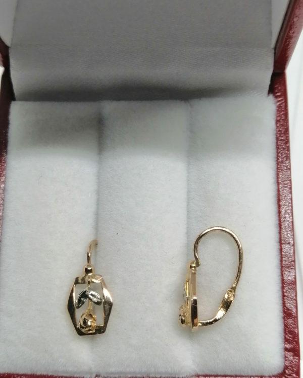 Paire de boucles d'oreilles en or rosé et gris, petite fleur, 1925. – Image 3