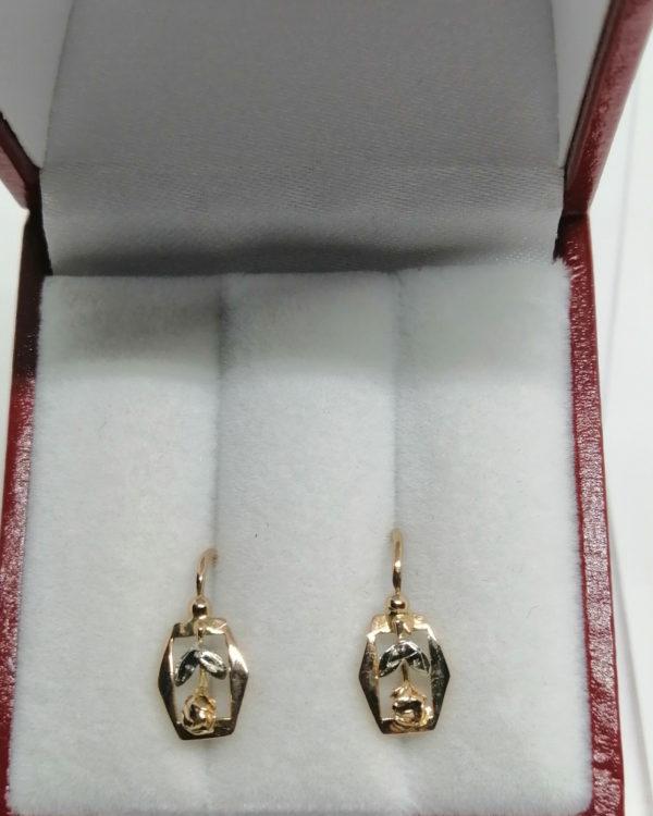 Paire de boucles d'oreilles en or rosé et gris, petite fleur, 1925. – Image 4