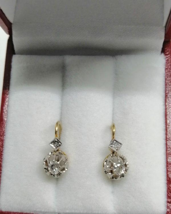 Paire de boucles d'oreilles or jaune et gris, avec diamant taille ancienne, vers 1900-20. – Image 4
