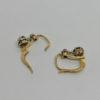 Paire de boucles d'oreilles or jaune et gris, sertie de diamants taille ancienne et roses, vers 1920. – Image 2