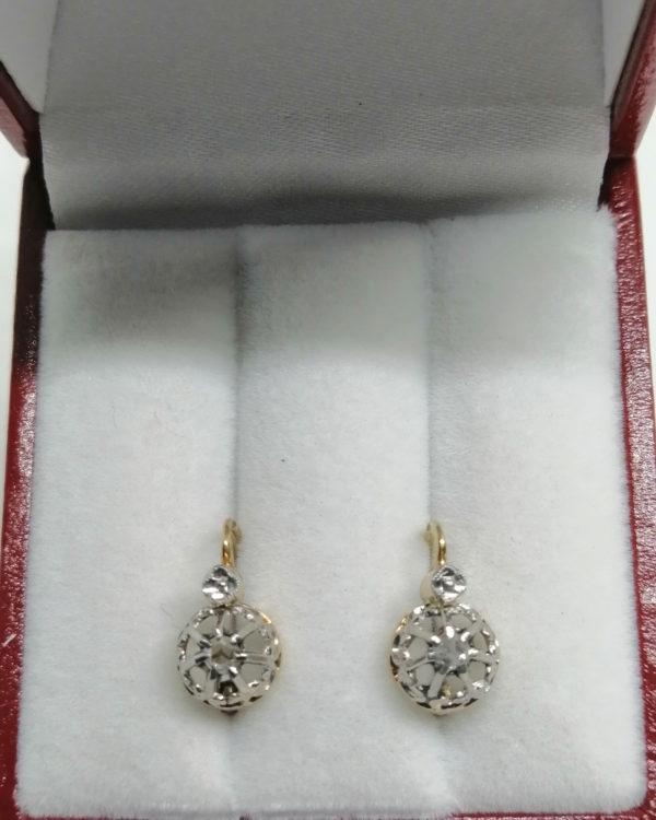 Paire de boucles d'oreilles or jaune et gris, avec roses de diamants,1920. – Image 4