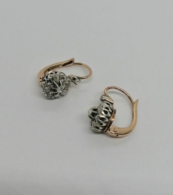 Paire de boucles d'oreilles en or rosé et pavage de roses de diamants, 1900, Art Nouveau.
