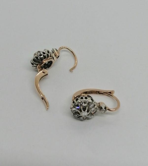 Paire de boucles d'oreilles en or rosé et pavage de roses de diamants, 1900, Art Nouveau. – Image 2