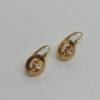 Paire de boucles d'oreilles en or rosé, ronde et sertie de pierres, 1900.