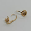 Paire de boucles d'oreilles en or rosé, ronde et sertie de pierres, 1900. – Image 2