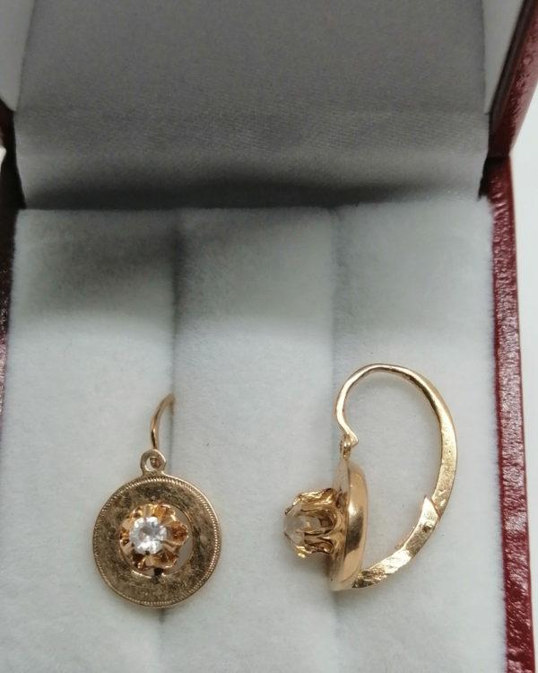 Paire de boucles d'oreilles en or rosé, ronde et sertie de pierres, 1900. – Image 3