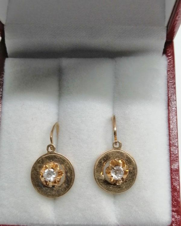 Paire de boucles d'oreilles en or rosé, ronde et sertie de pierres, 1900. – Image 4