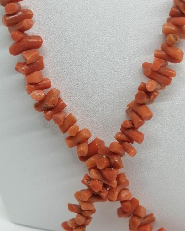 Collier or, et petits morceaux de branches de corail, vers 1900. – Image 2