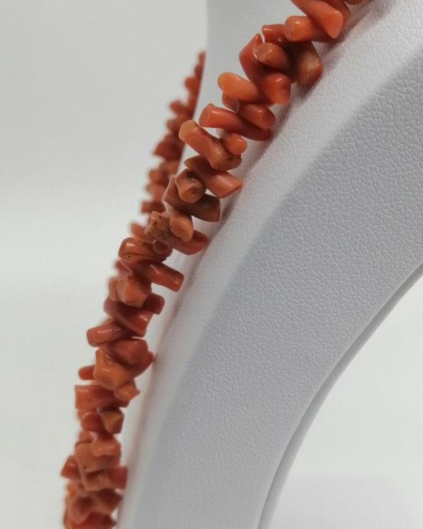 Collier or, et petits morceaux de branches de corail, vers 1900. – Image 3
