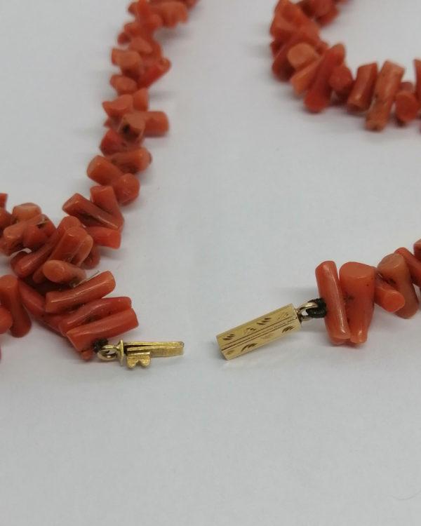Collier or, et petits morceaux de branches de corail, vers 1900. – Image 4