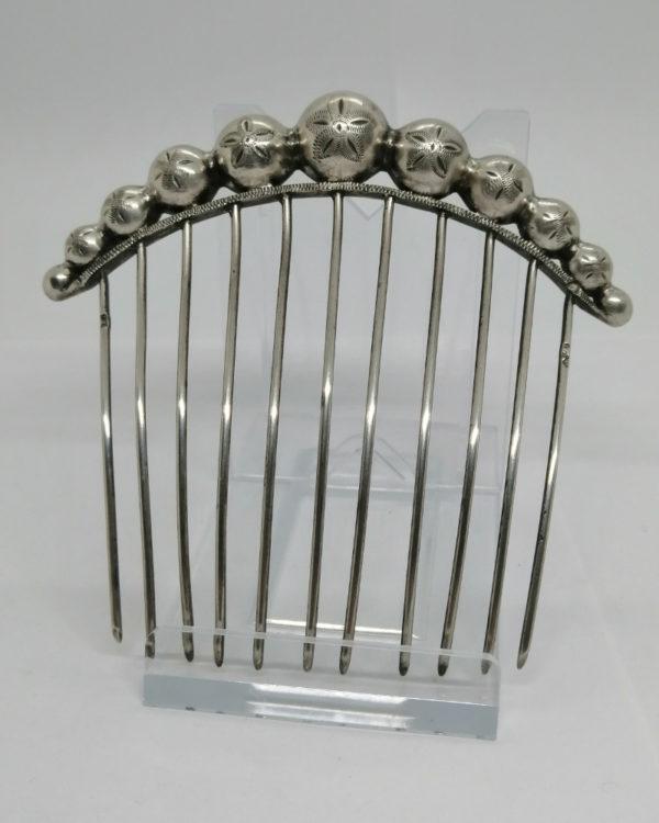 Peigne à cheveux, motifs de fleurettes stylisées, 1880-1900.