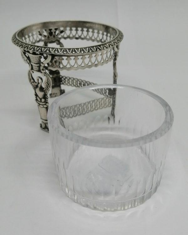 Petit vide-poche tripode, en cristal et argent, style Empire, d'époque Restauration 1819-1838. – Image 3