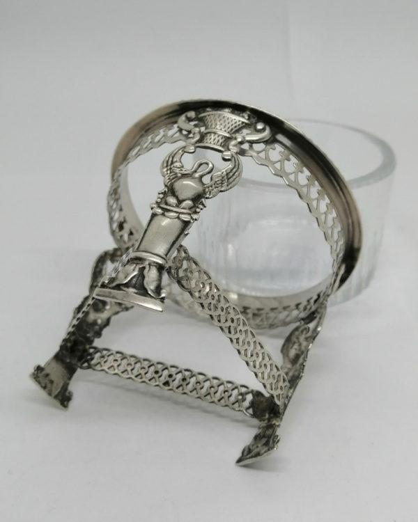 Petit vide-poche tripode, en cristal et argent, style Empire, d'époque Restauration 1819-1838. – Image 4