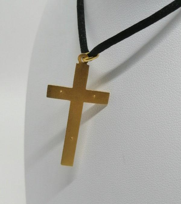 Pendentif/croix en or jaune, superbe décor sur fond de fleurs de lys et Christ en relief, vers 1900. – Image 4