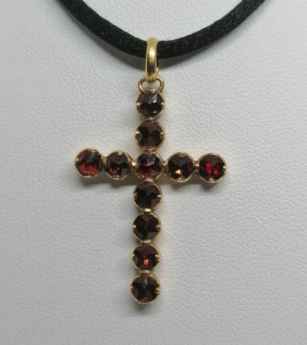 Pendentif/croix or jaune, sertie de grenats sur paillons, vers 1900. – Image 2