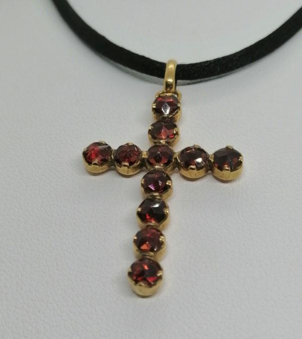 Pendentif/croix or jaune, sertie de grenats sur paillons, vers 1900. – Image 3