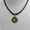 Pendentif or jaune, médaille de baptême avec angelot en émail, vers 1920.