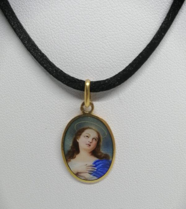 Pendentif or jaune, sur fond guilloché, vierge émaillée, vers 1900-20. – Image 2