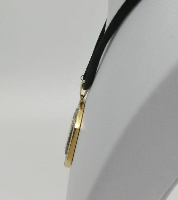 Pendentif or jaune, avec miniature sous verre dans un entourage de nacre gravée, 1900. – Image 3
