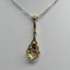 Pendentif et sa chaîne, or gris, avec pendant ajouré et pavé de diamants, Art Déco vers 1925. – Image 4